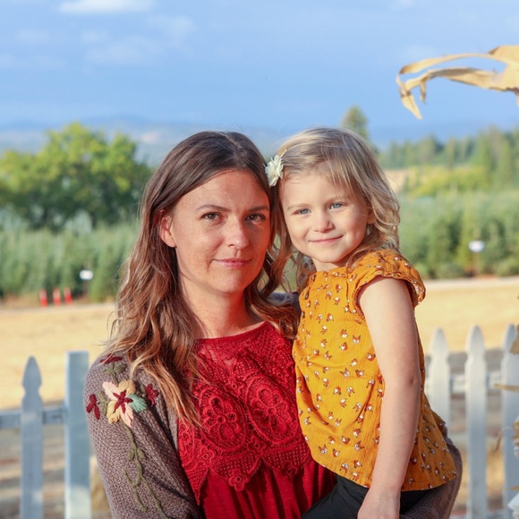 Meet your Posher, Cassi - Picture 3 of 3